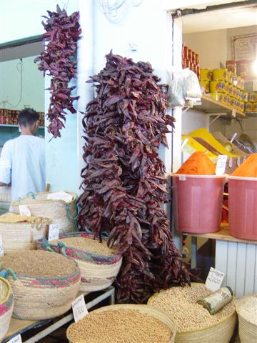 SFAX MARCHE DE BAB EJEBLI VENTE EN VRAC DE PIMENTS A HARISSA