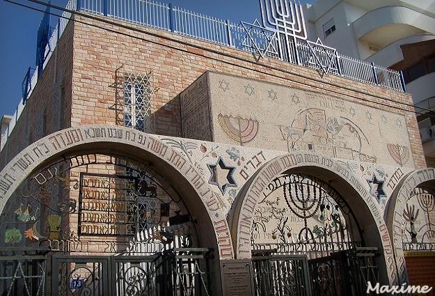Synagogue Or torah - entree  -100_4556.jpg