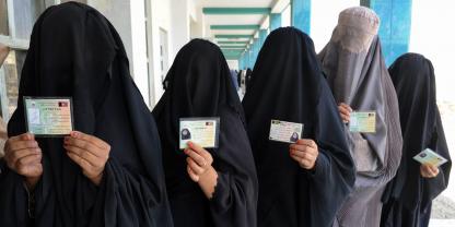 burqa-afghanes qui votent.jpg