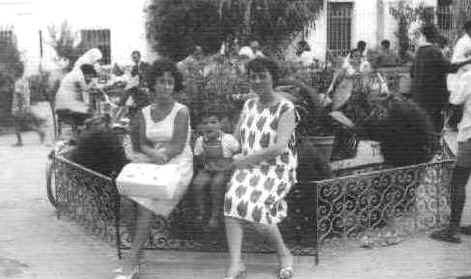 garciniEsther et Esther Garcini a la Marsa aout 1963.jpg (37400 bytes)