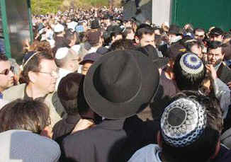 Enterrement d’une Torah briulee a Marseille – Or Aviv – Les Caillols, par Bernard Sberro – 4