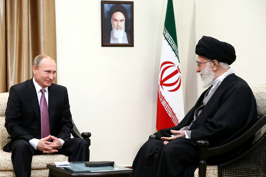 L’axe Russie-Iran : une menace existentielle pour la sécurité d’Israël Ali_Khamenei_and_Vladimir_Putin.jpg