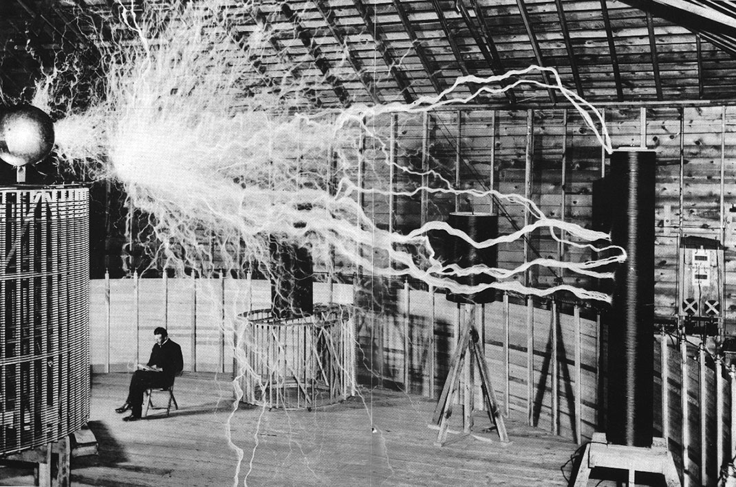 Nikola Tesla, ce célèbre scientifique qui a révolutionné le domaine de l’électricité nikola-tesla-foudre.jpg