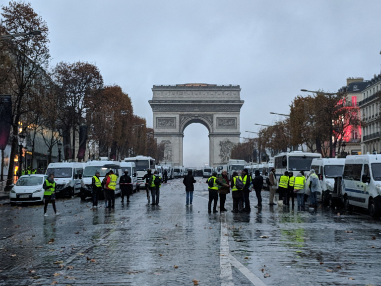 Les Gilets Jaunes, l’économie morale et le pouvoir, par Samuel Hayat gilets-jaunes.jpg