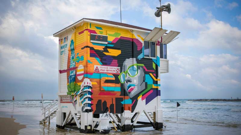 Une tour de maître-nageur transformée en hôtel à Tel Aviv hotel-a-tel-aviv-graffiti1.jpg