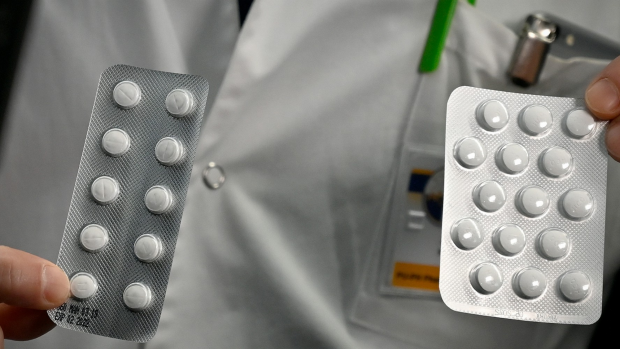Polémique sur la chloroquine: "un grand classique de la théorie du complot" coronavirus_chloroquine.png