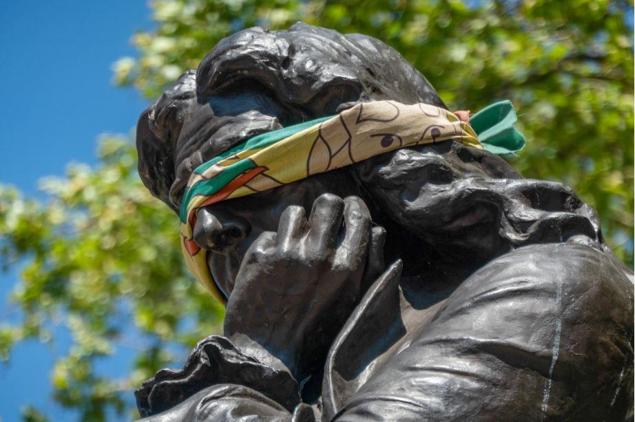 Faut-il déboulonner les statues ? Par Yves Doutriaux statue.jpg