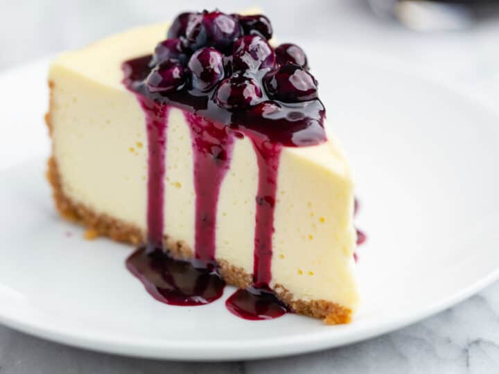 Recette de Cheese cake, par Nadine Tibi Cheesecake-with-Blueberry-Sauce-56-of-61_resized-720x540.jpg