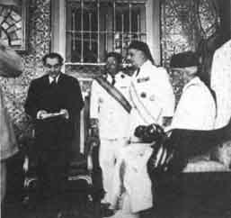 PIERRE MENDES-FRANCE AU PALAIS DE CARTHAGE
